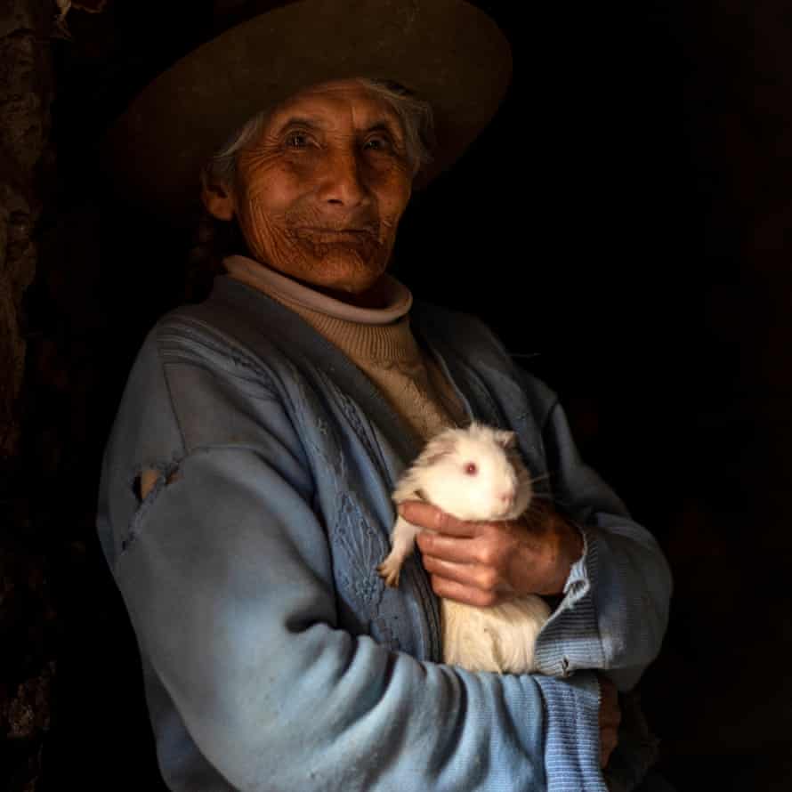 Catalina Betancurt (80);  Choquecancha, Cusco Region.