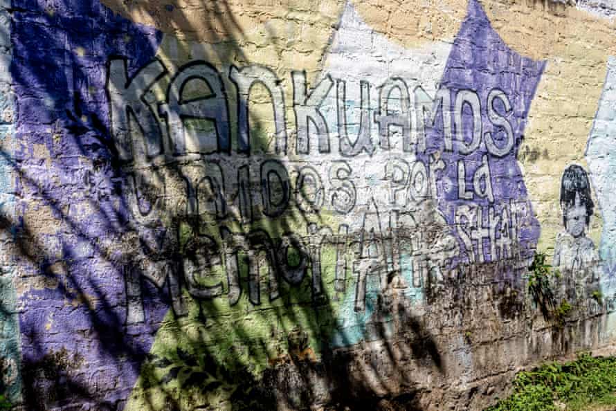 A mural at the back of the library reads, 'Kankuamos, united for ancestral memory'.