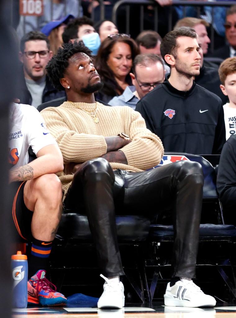 Julius Randle, who did not play because of a sore right quadriceps tendon, looks on during the Knicks' loss.