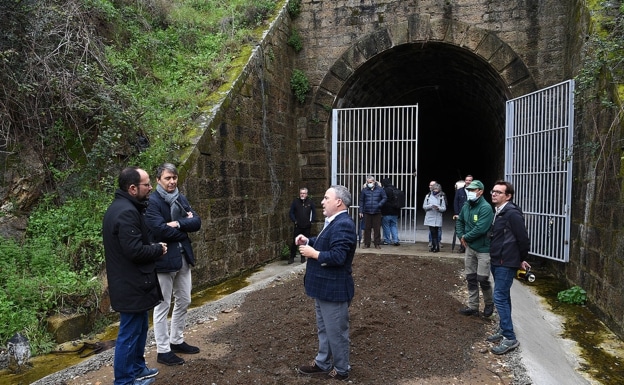 North mouth of the San Lázaro tunnel, 180 meters long.  The other is the one behind the Colegio de San Miguel.