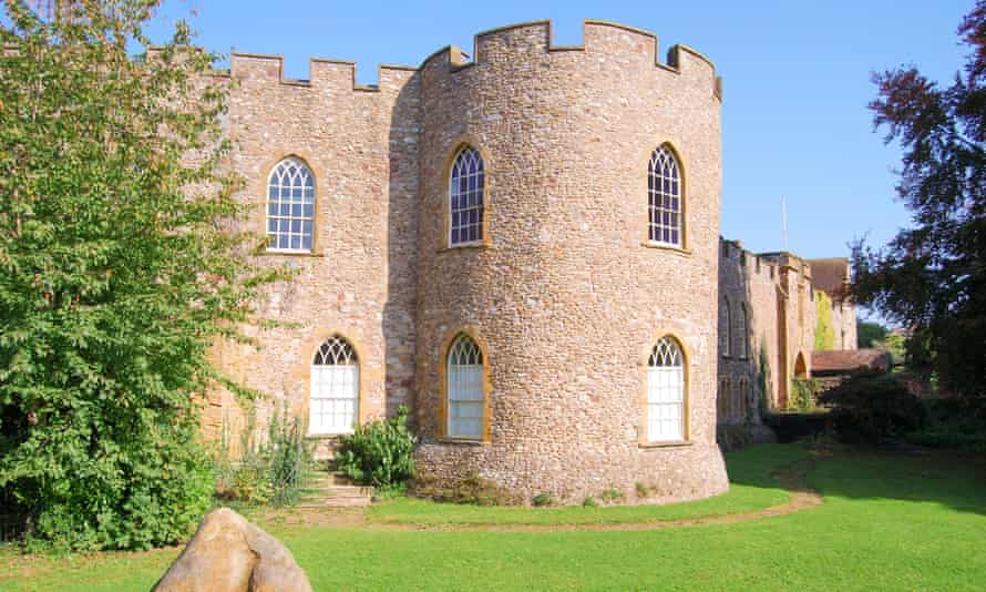 Outer wall and tower, Taunton Castle