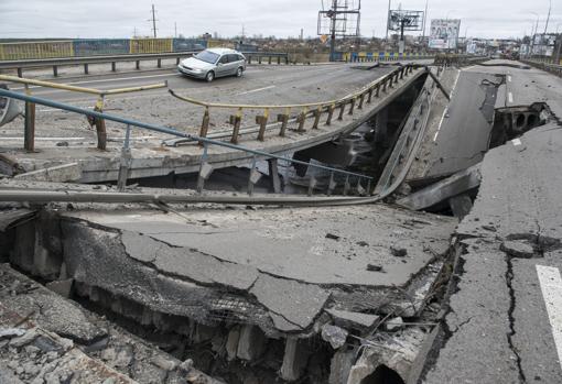 Las tropas ucranianas destruyeron varios puentes para ralentizar el avance ruso hacia Kiev