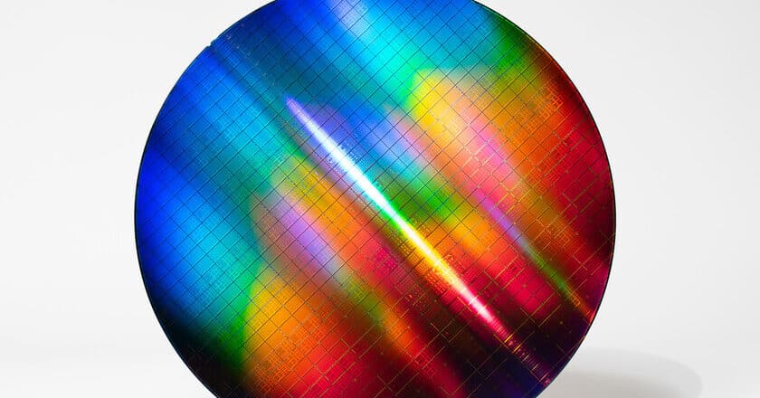 Intel already produces qubits in its conventional chip factories: quantum computers with millions of qubits are closer