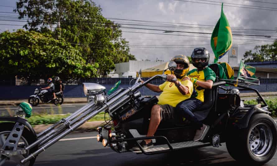 Bolsonaro supporters on their way to the rally in Parnamirim.