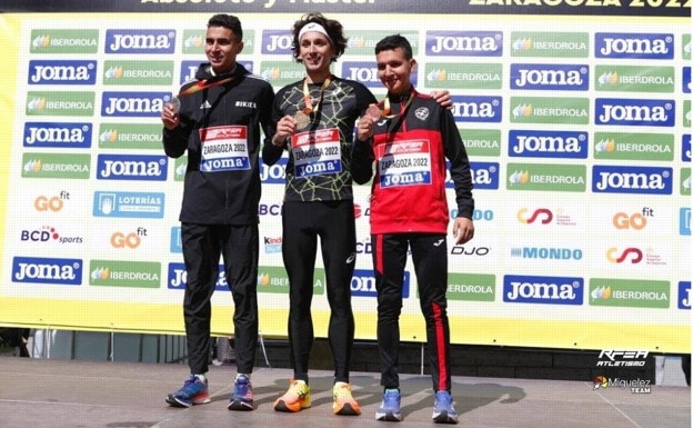 Houssame Benabbou with his bronze medal on the podium alongside champion Jorge Blanco and runner-up Ibrahim Chakir. 