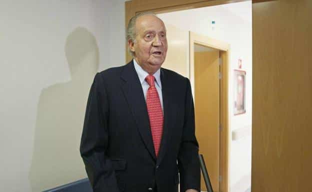 Juan Carlos I apologizes after being discharged for an operation after the accident in Botswana.