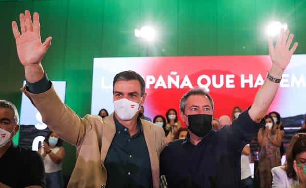 The President of the Government, Pedro Sánchez, and the Andalusian PSOE candidate, Juan Espadas, in an act. 