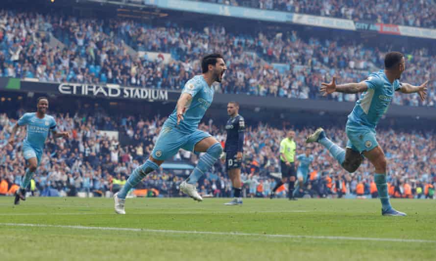 Ilkay Gündogan celebrates after scoring Manchester City's third goal.