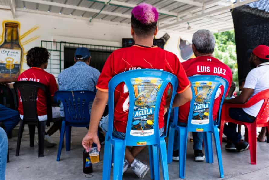 The ML Bar is a favorite spot among locals to watch Liverpool games.  Sharing beers and sheltering from the hot sun, they cheer the local star on.
