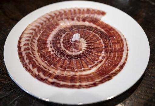 Plate of Iberian ham 'minitapas', the cut developed by Carlos Sánchez