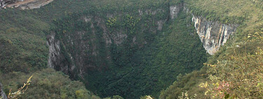 Xiaozhai Tiankeng, the largest and deepest well in the world under which an underground forest survives