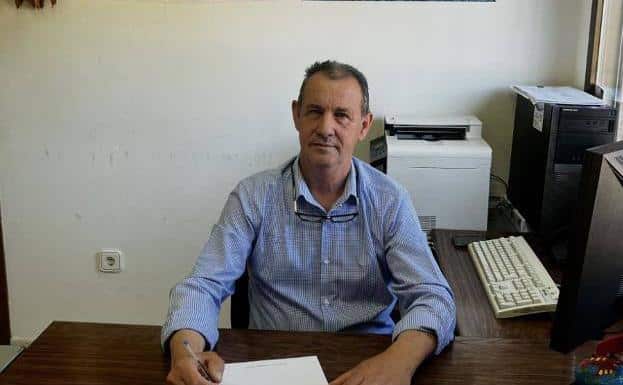 Pérez at his job, in the Association's facilities.  / LMP