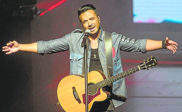 Luis Fonsi is one of the three artists who have fallen off the poster. 